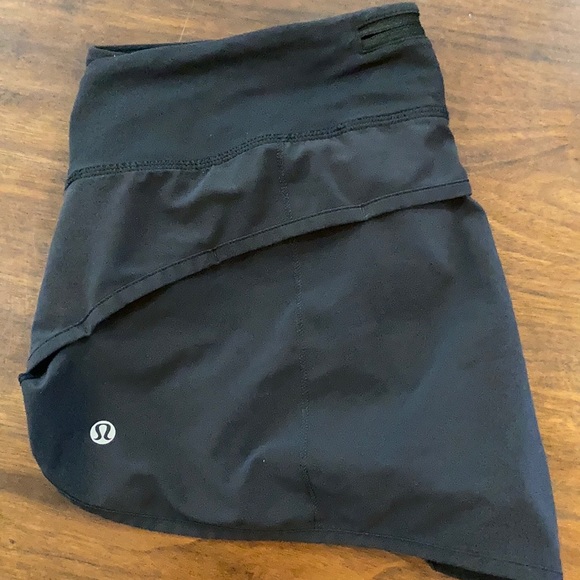 lululemon athletica Pants - Lululemon Black Speed Shorts 2.5” inseam sz 8 EUC